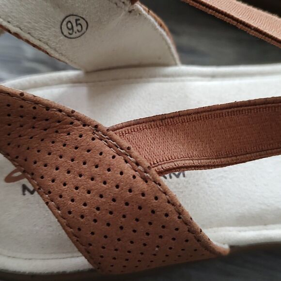 Skechers memory foam brown strap wedge sandals Sz 9.5 NWOT - Picture 7 of 7